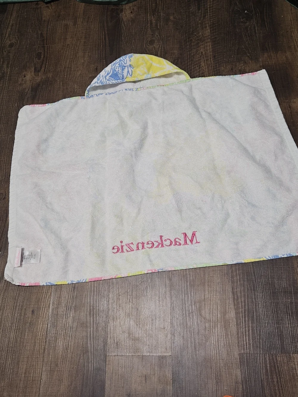 Lilly Pulitzer x Pottery Barn Hooded Beach Towel Mackenzie